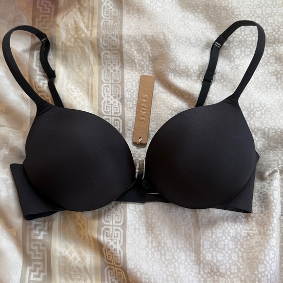 SKIMS Other - SKIMS Onyx Plunge Bra